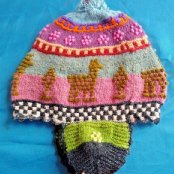 Peruvian ceremonial Andean chullo woven in sheep wool - Picture 6 of 10